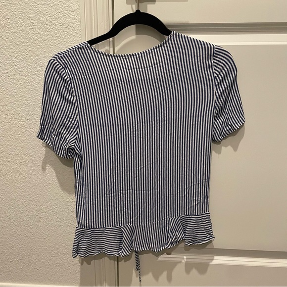 H&M striped top with ruching detail size 4 - Picture 4 of 4
